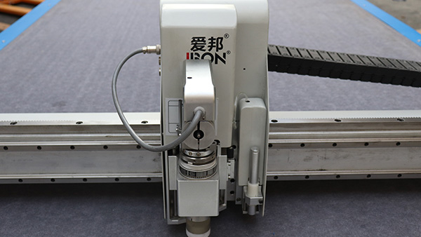 顆粒絨自動裁剪機(jī)