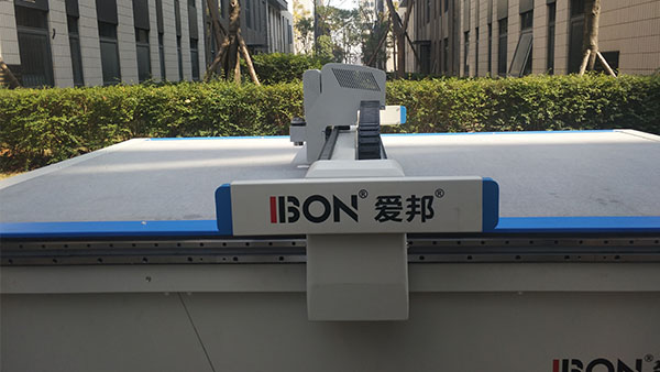 雙面羊絨裁剪機(jī)，皮草自動(dòng)切割設(shè)備。